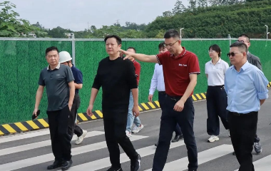 三江新區(qū)（臨港經(jīng)開區(qū)）黨工委委員、南溪經(jīng)開區(qū)管委會主任李勇率隊調研遠東股份宜賓智能產業(yè)園