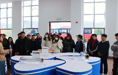 南溪區(qū)就業(yè)中心攜見習(xí)提能人員到訪遠東股份宜賓智能產(chǎn)業(yè)園?